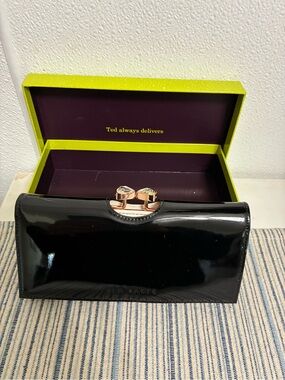 NWT Ted Baker Black Patent Clutch or Wallet with Rose Gold Kiss-Lock